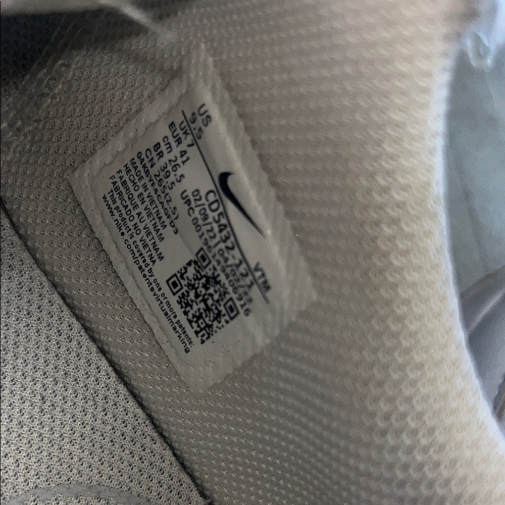 Nike Air Max Shoes - Picture 3 of 5